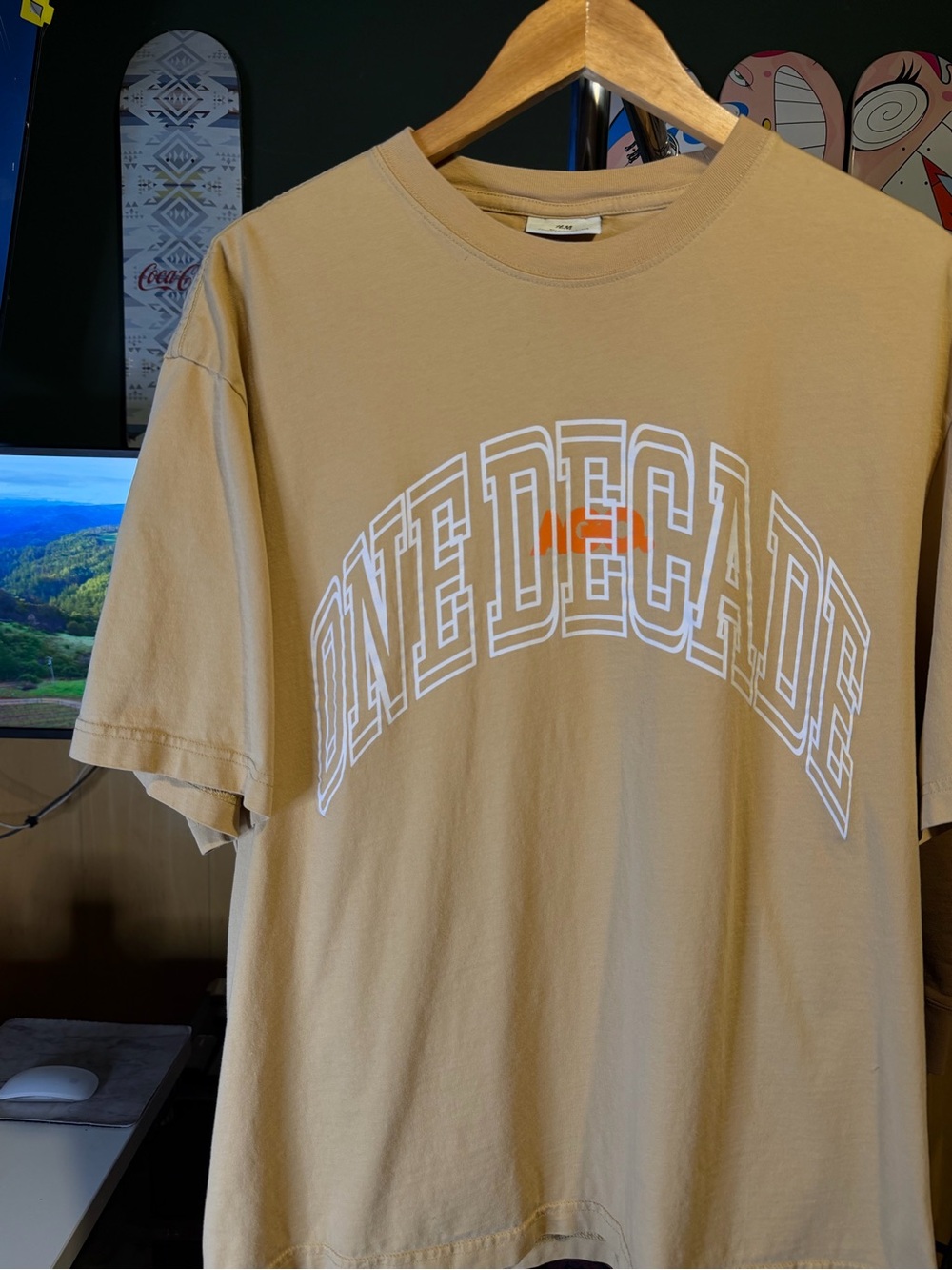 H&M One Decade Ago Men’s Beige/Tan Graphic Tee